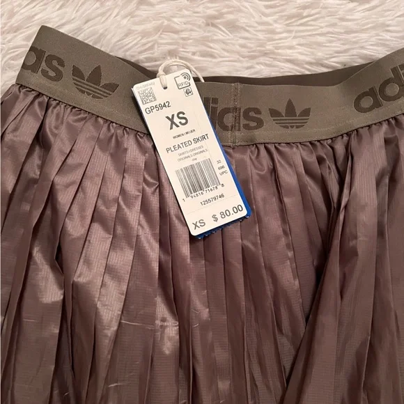 Adidas Skirt. Size XS - Picture 2 of 2